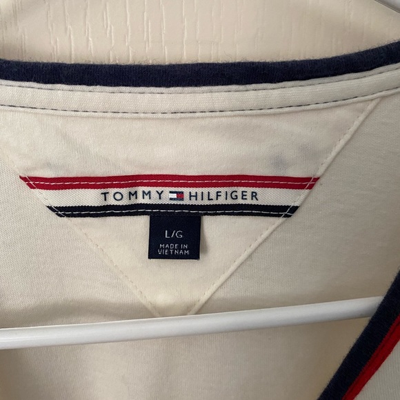 Tommy Hilfiger Graphic Design T-shirt - Picture 2 of 4